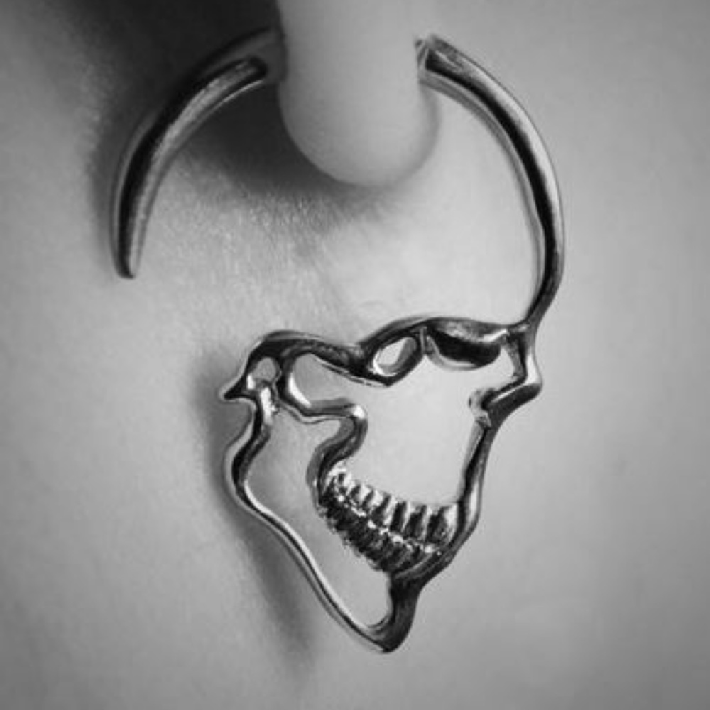 Pair of Skull Profile Earrings - Picture 4 of 5